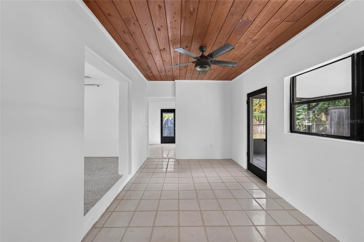 408 BERWICK AVENUE — photo 11 of 40
