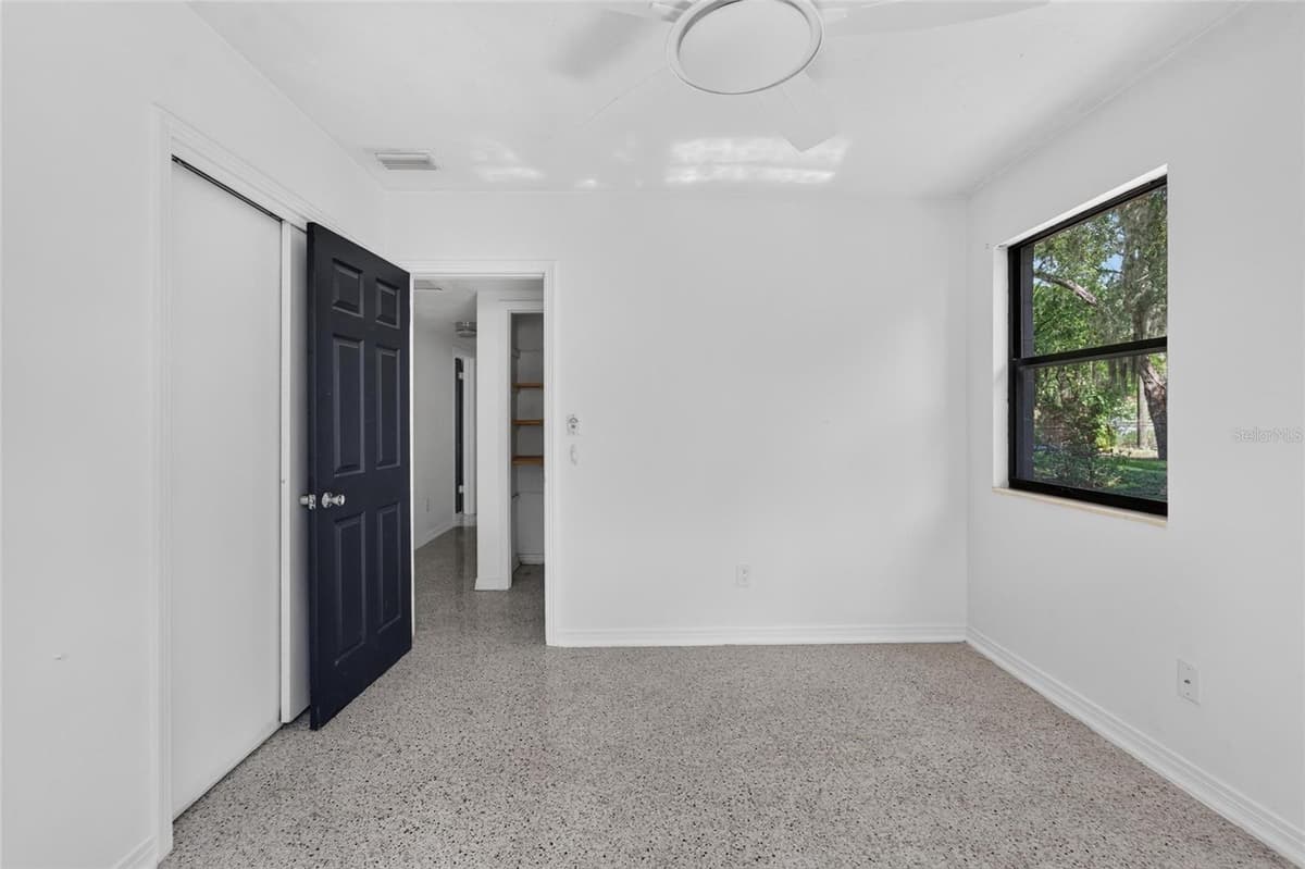 408 BERWICK AVENUE — photo 19 of 40