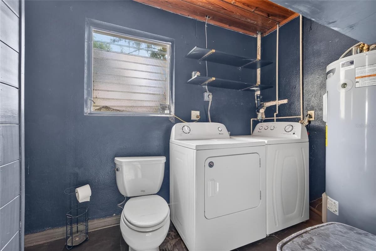 408 BERWICK AVENUE — photo 33 of 40