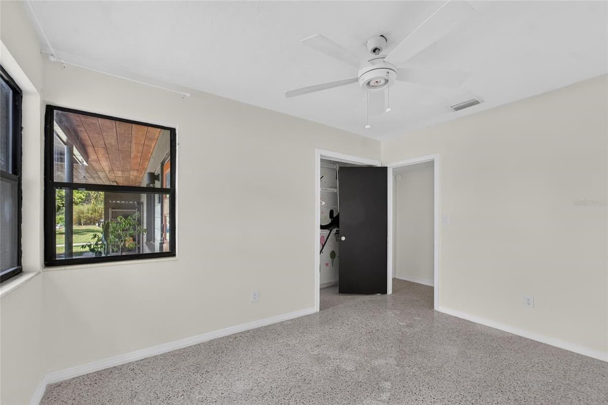 408 BERWICK AVENUE — photo 26 of 40