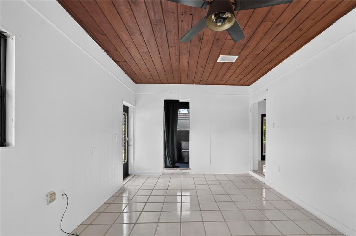 408 BERWICK AVENUE — photo 31 of 40