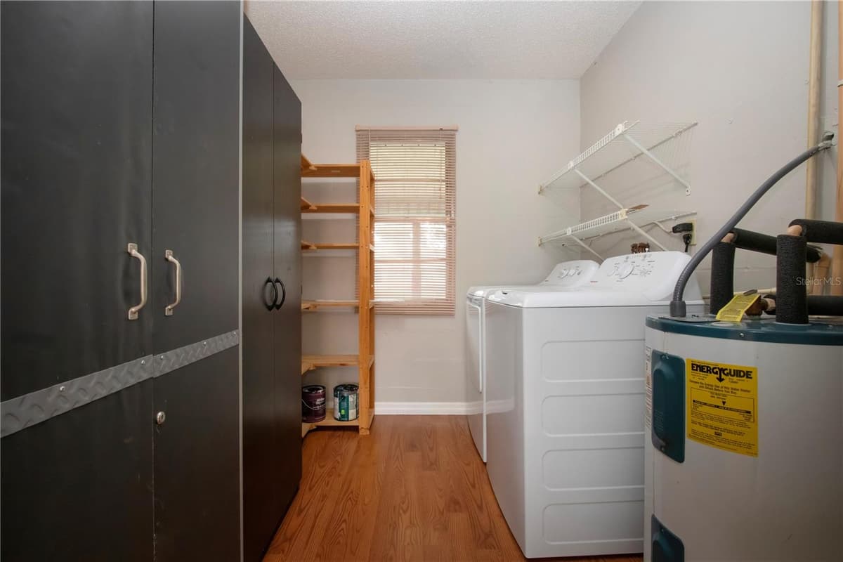 1828 FOXHUNT DRIVE — photo 13 of 34
