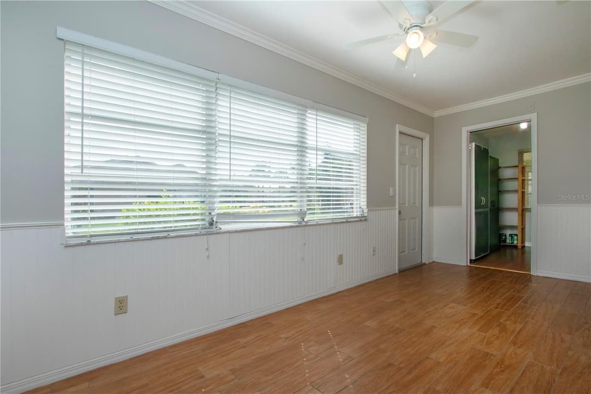 1828 FOXHUNT DRIVE — photo 11 of 34