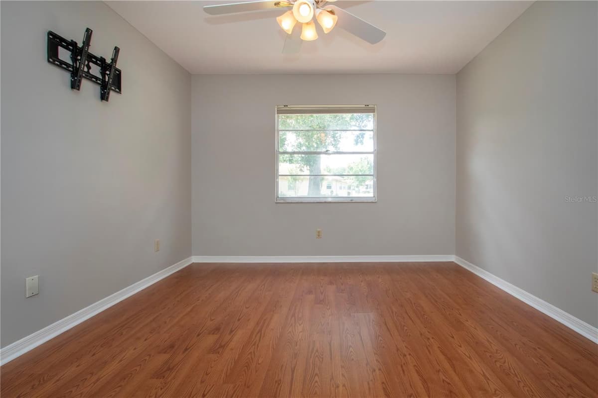 1828 FOXHUNT DRIVE — photo 22 of 34