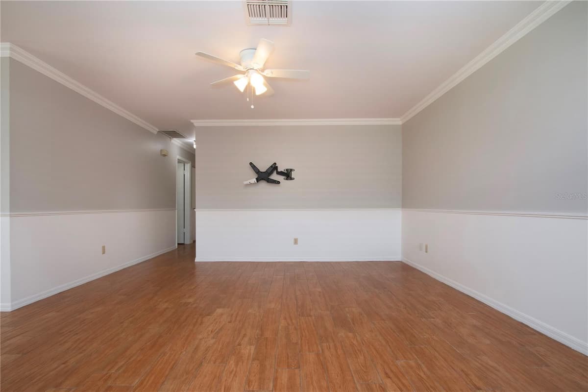 1828 FOXHUNT DRIVE — photo 8 of 34