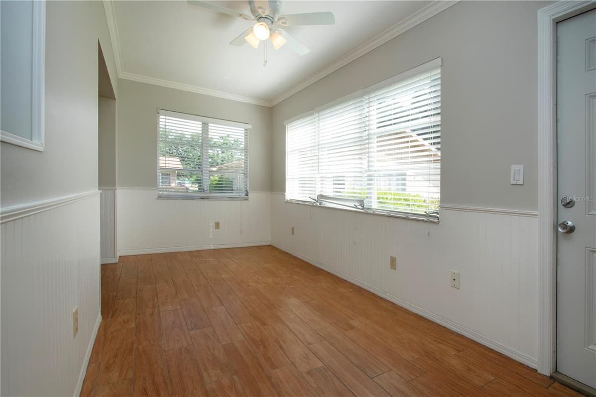 1828 FOXHUNT DRIVE — photo 16 of 34
