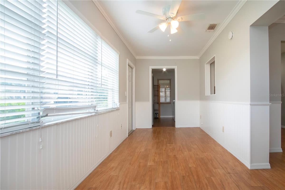 1828 FOXHUNT DRIVE — photo 12 of 34