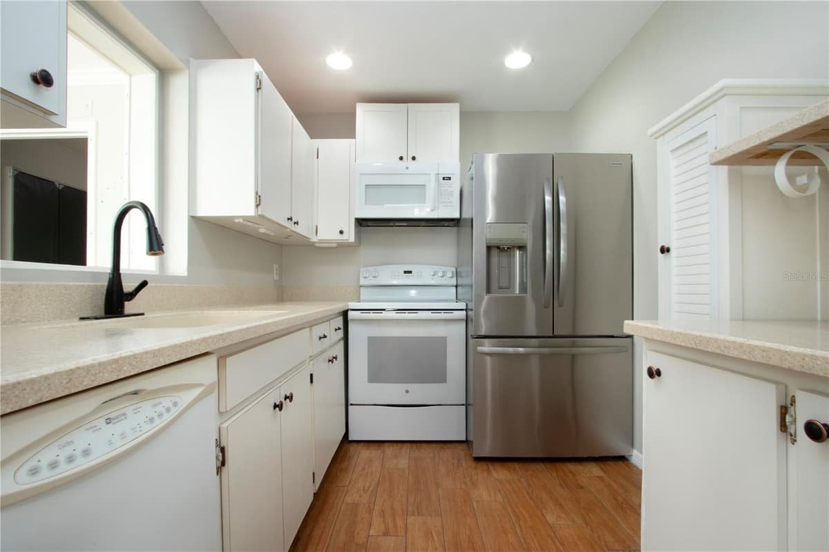 1828 FOXHUNT DRIVE — photo 19 of 34