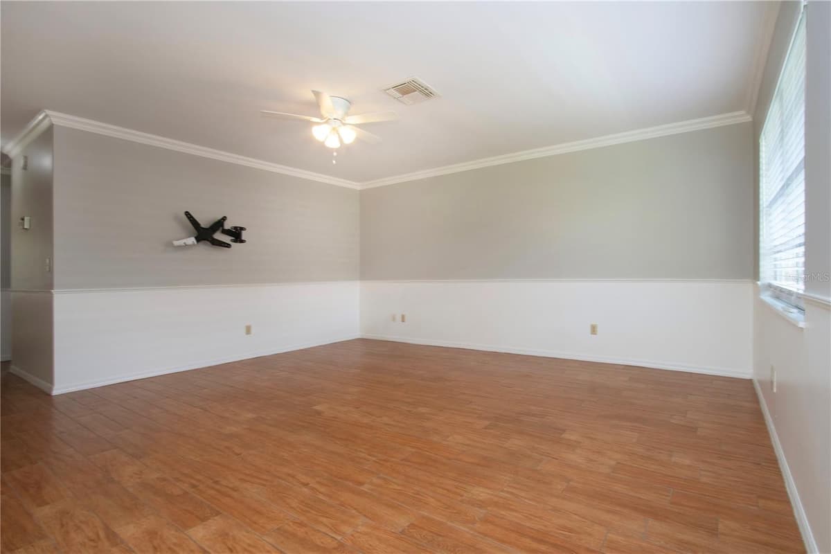 1828 FOXHUNT DRIVE — photo 7 of 34