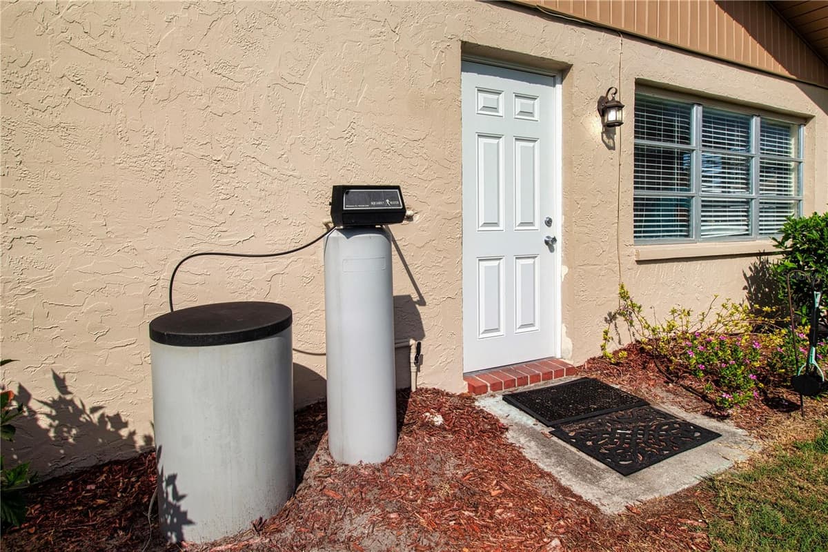 1828 FOXHUNT DRIVE — photo 34 of 34