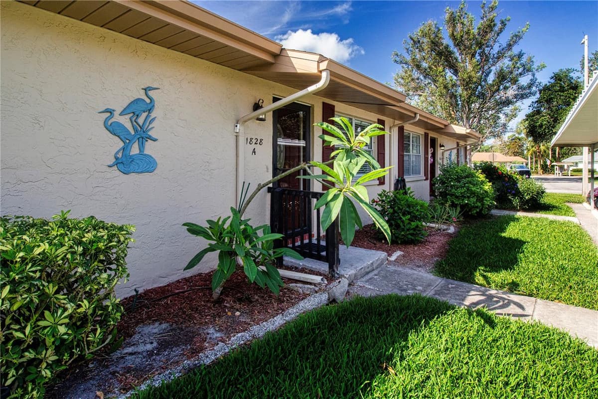 1828 FOXHUNT DRIVE — photo 4 of 34
