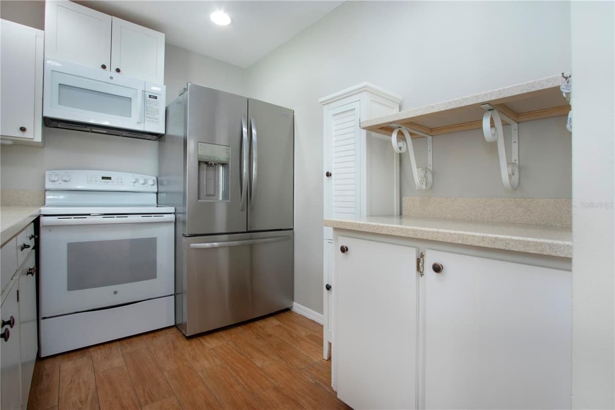 1828 FOXHUNT DRIVE — photo 20 of 34