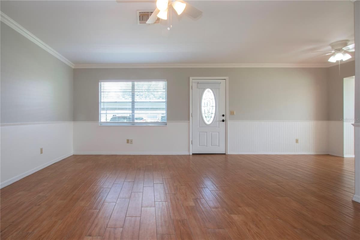 1828 FOXHUNT DRIVE — photo 9 of 34