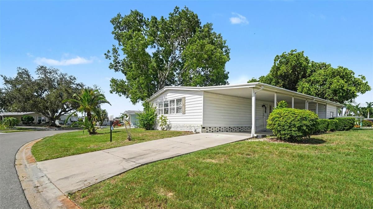 8430 IMPERIAL CIRCLE — photo 8 of 34