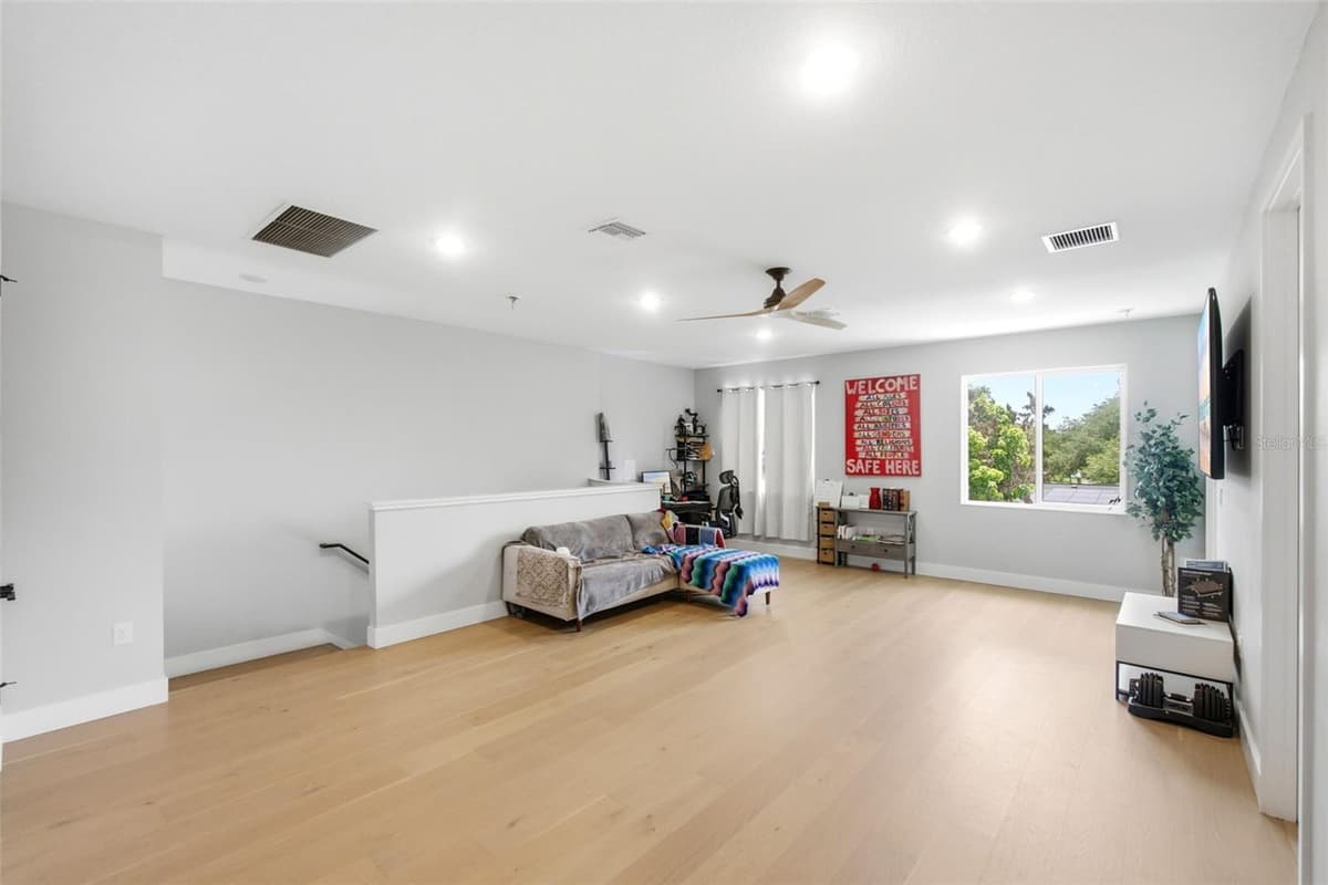 281 BREWER AVENUE — photo 19 of 54