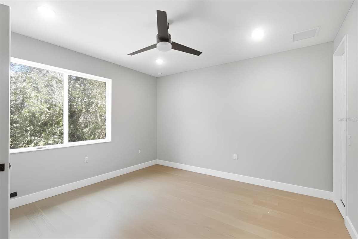 281 BREWER AVENUE — photo 49 of 54