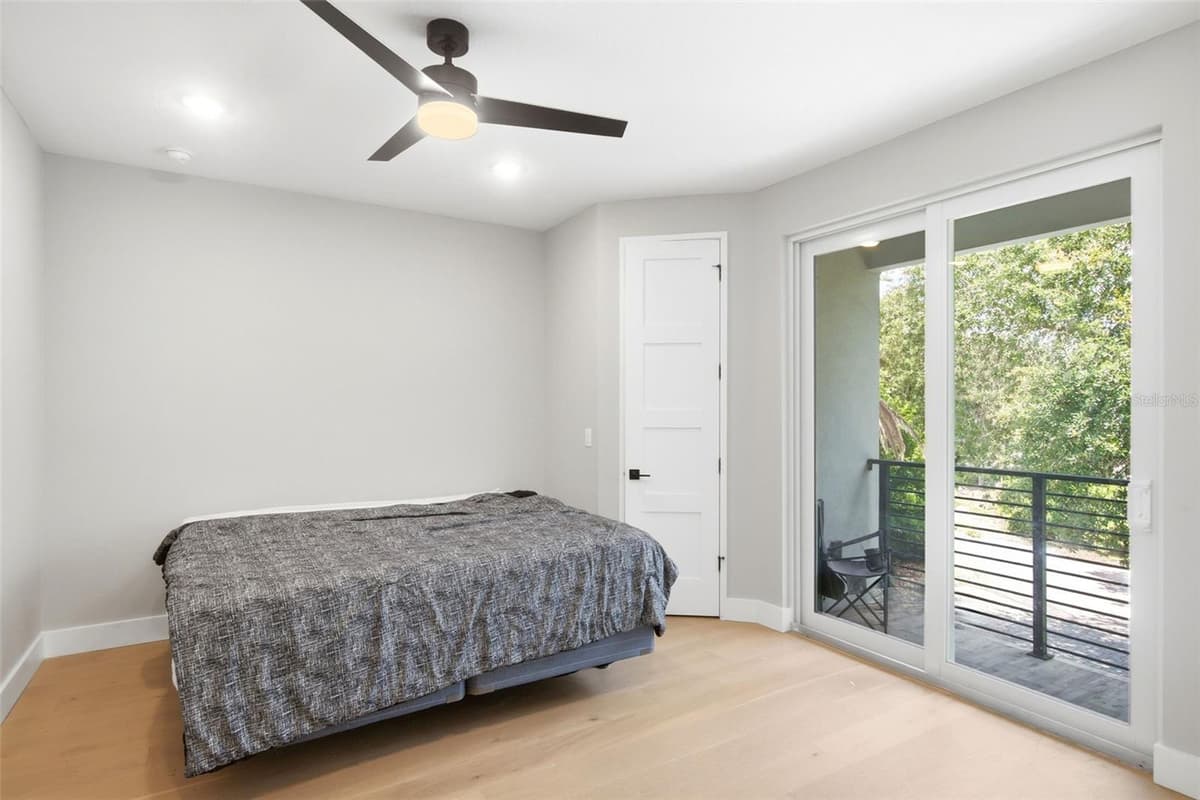 281 BREWER AVENUE — photo 32 of 54