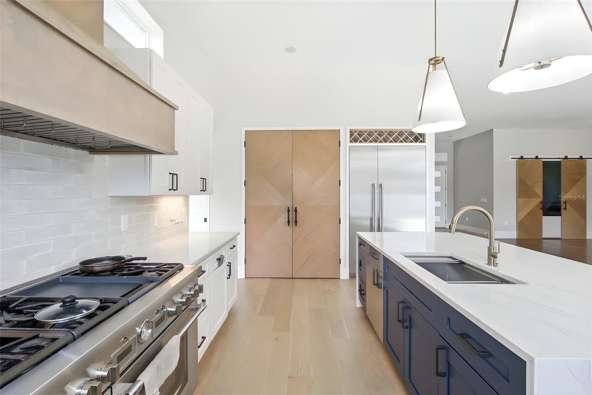 281 BREWER AVENUE — photo 44 of 54