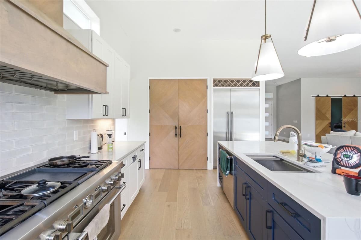 281 BREWER AVENUE — photo 25 of 54
