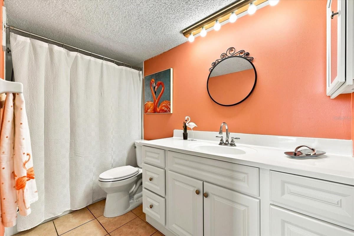 6020 SHORE BOULEVARD — photo 12 of 47