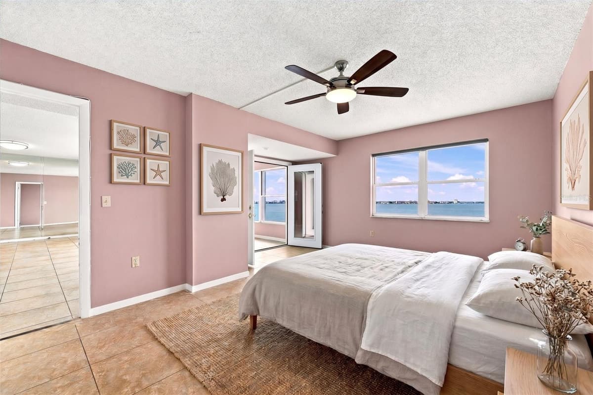 6020 SHORE BOULEVARD — photo 9 of 47