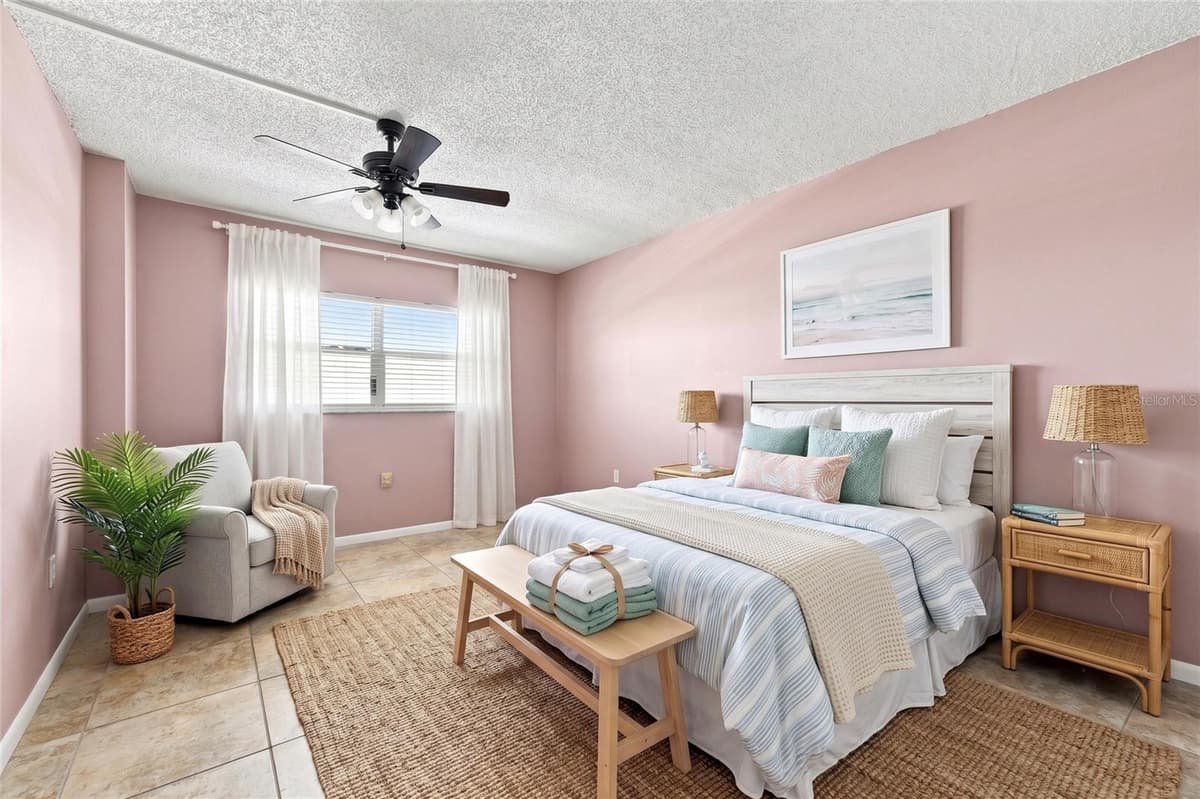 6020 SHORE BOULEVARD — photo 11 of 47