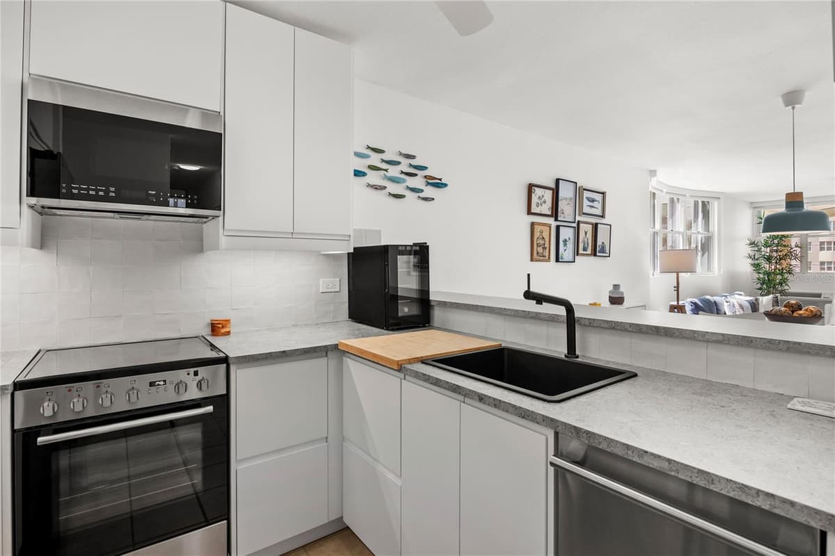 Haudimar Beach Apartments 400 4466 ROAD — photo 10 of 29