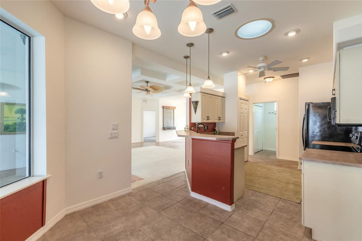 5912 PLAINVIEW DRIVE — photo 12 of 47