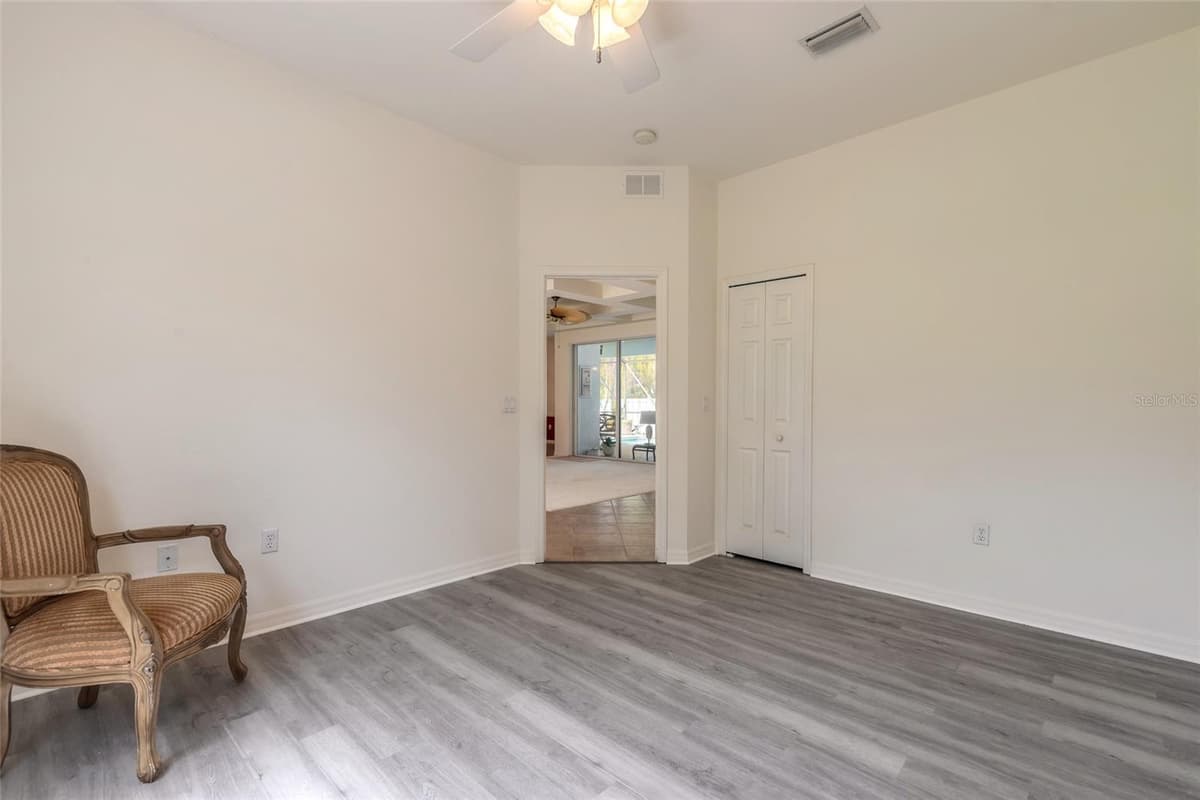 5912 PLAINVIEW DRIVE — photo 17 of 47