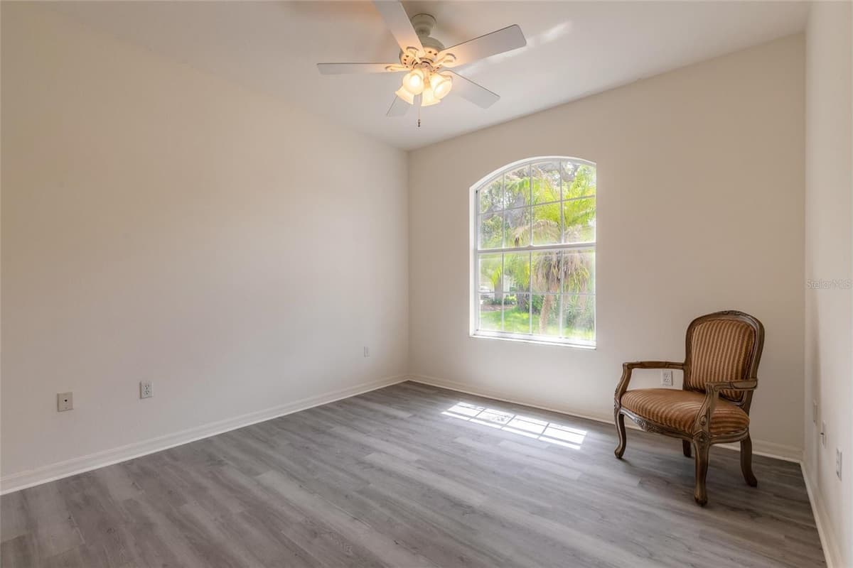 5912 PLAINVIEW DRIVE — photo 16 of 47