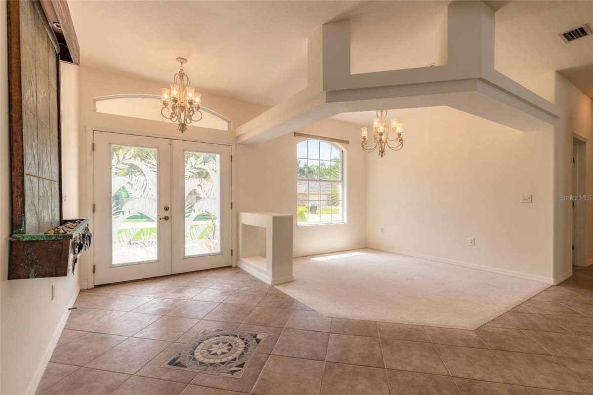 5912 PLAINVIEW DRIVE — photo 4 of 47