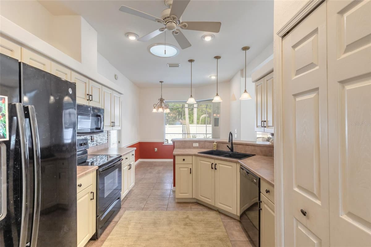 5912 PLAINVIEW DRIVE — photo 15 of 47