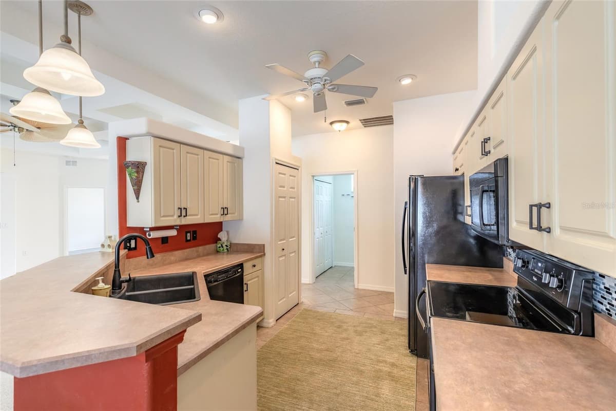 5912 PLAINVIEW DRIVE — photo 13 of 47