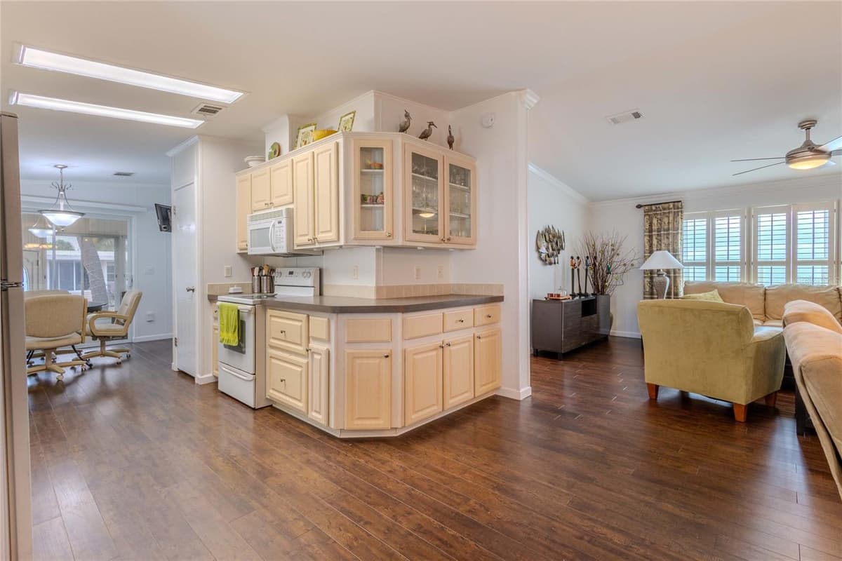 2100 KINGS HIGHWAY — photo 4 of 45
