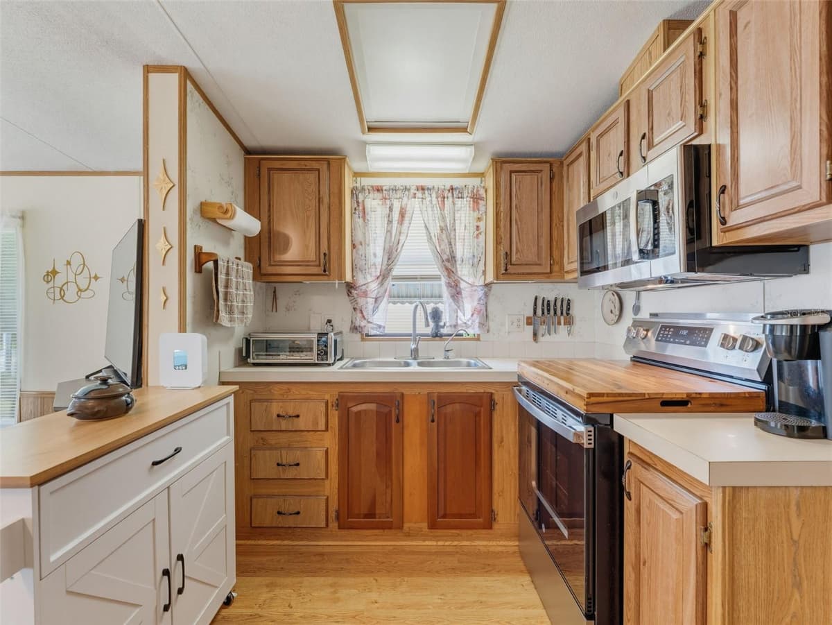 9528 GRAY FOX DRIVE — photo 10 of 36