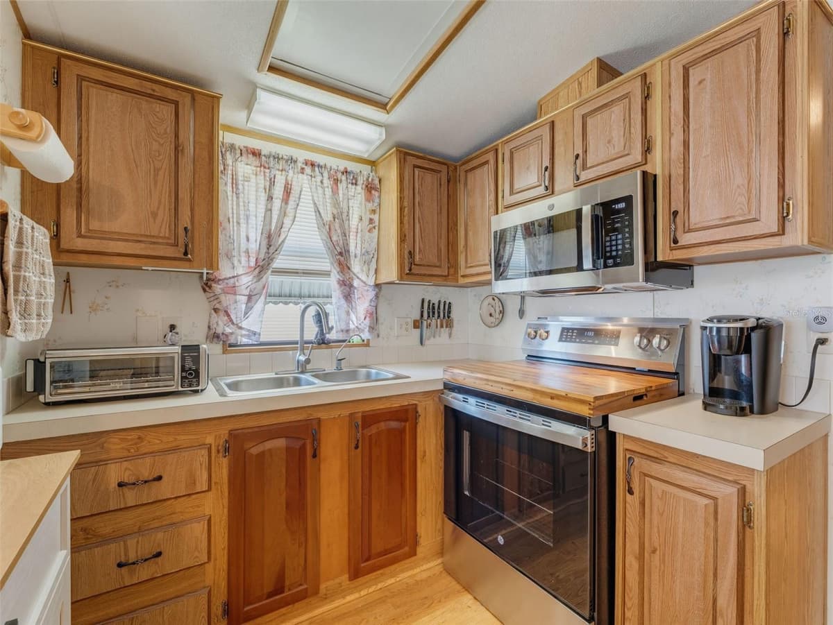 9528 GRAY FOX DRIVE — photo 8 of 36