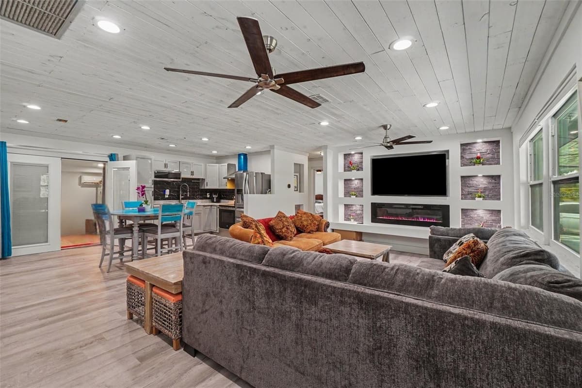 3728 GASPARILLA STREET — photo 3 of 38