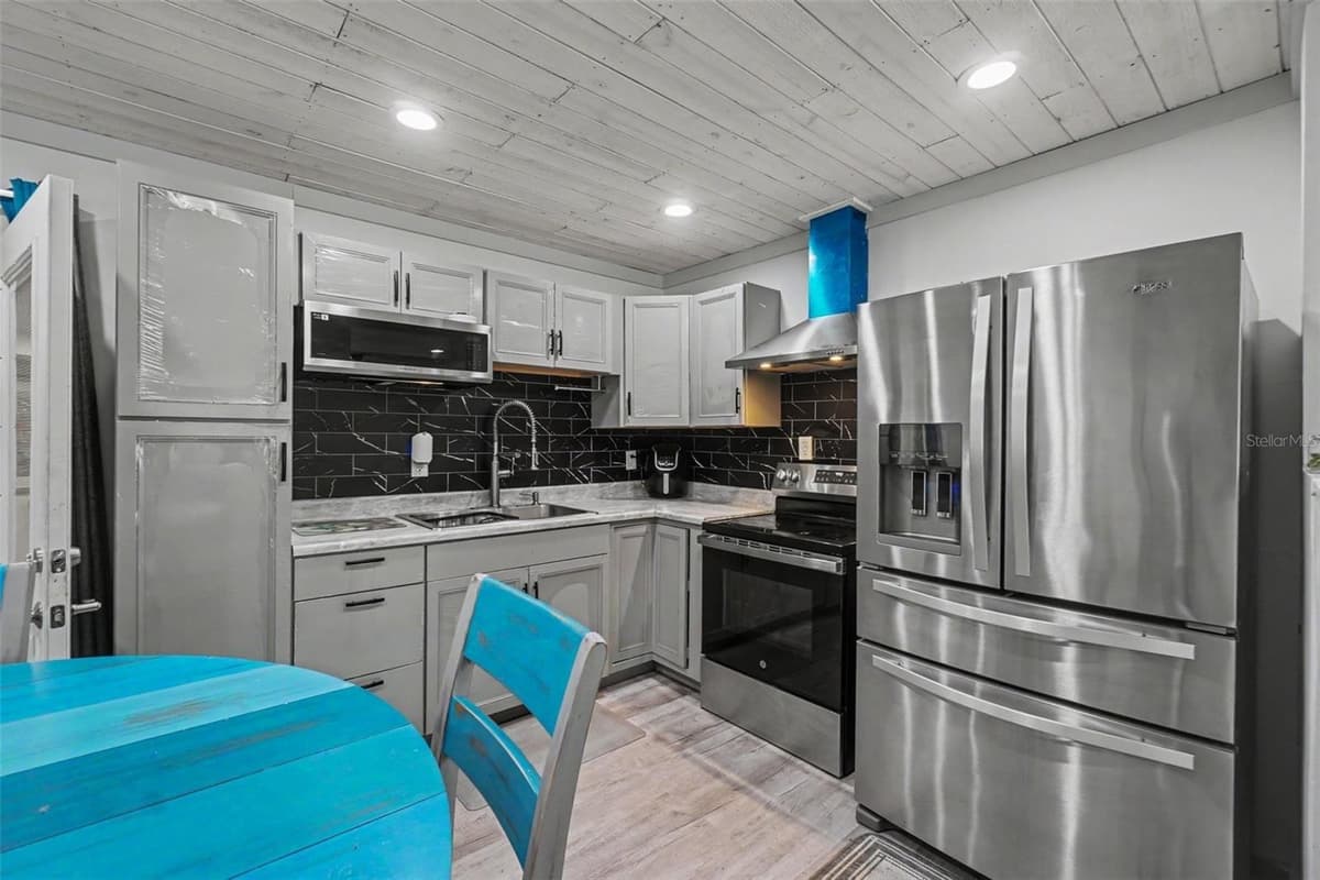 3728 GASPARILLA STREET — photo 9 of 38