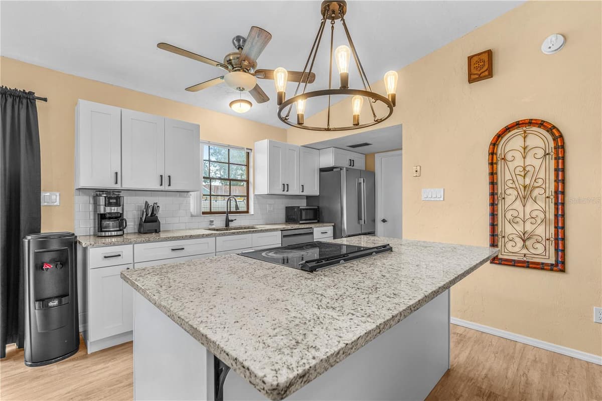 221 CHERRYWOOD LANE — photo 9 of 34