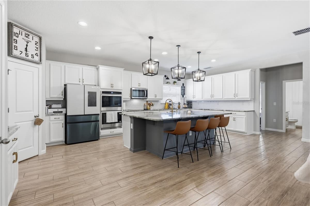 600 AVILA PLACE — photo 15 of 38