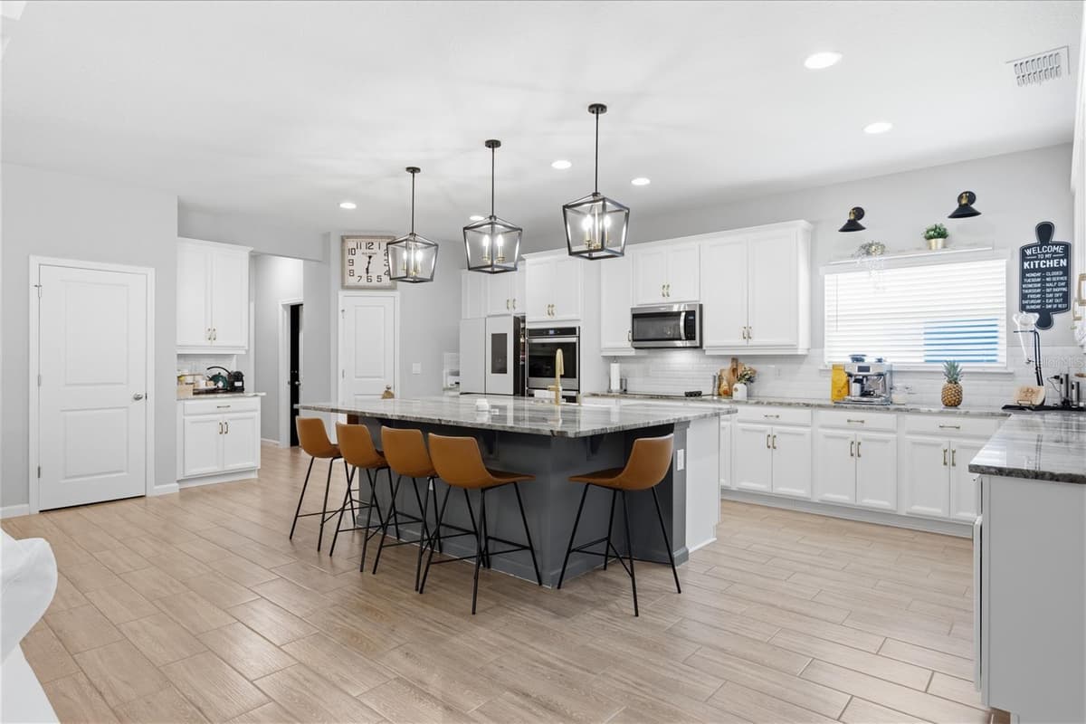 600 AVILA PLACE — photo 14 of 38