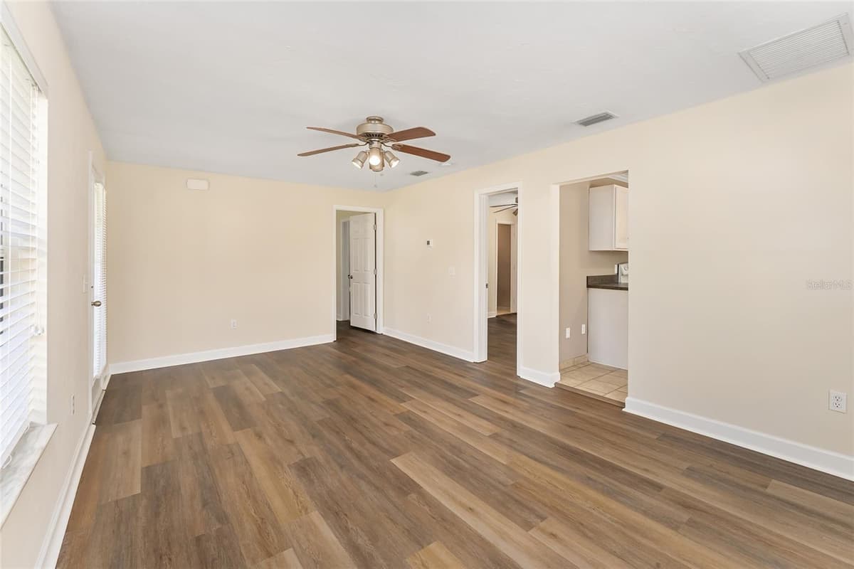 18673 252ND STREET — photo 3 of 40