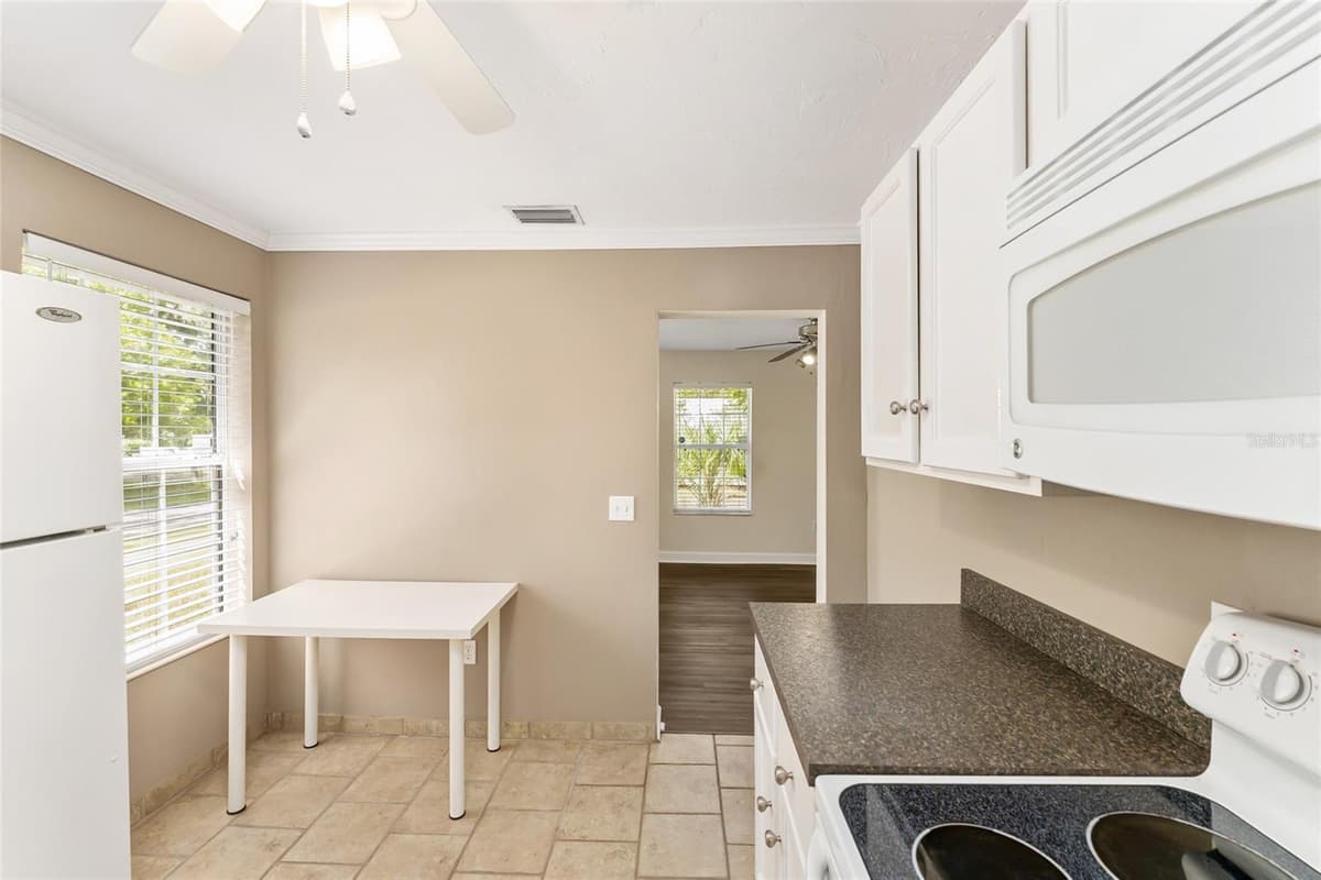18673 252ND STREET — photo 7 of 40