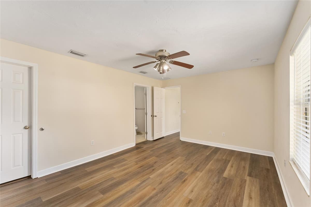 18673 252ND STREET — photo 15 of 40