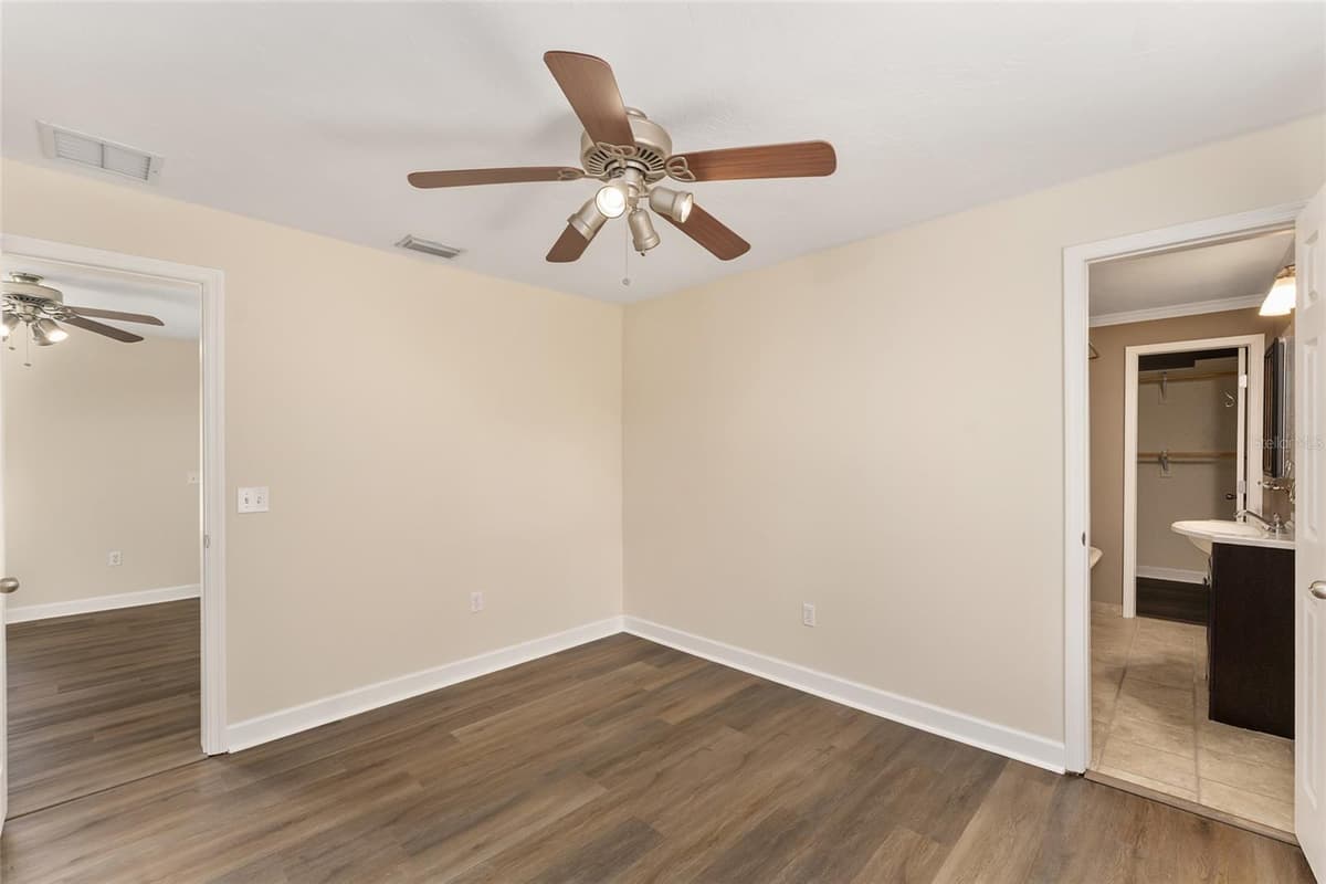 18673 252ND STREET — photo 9 of 40