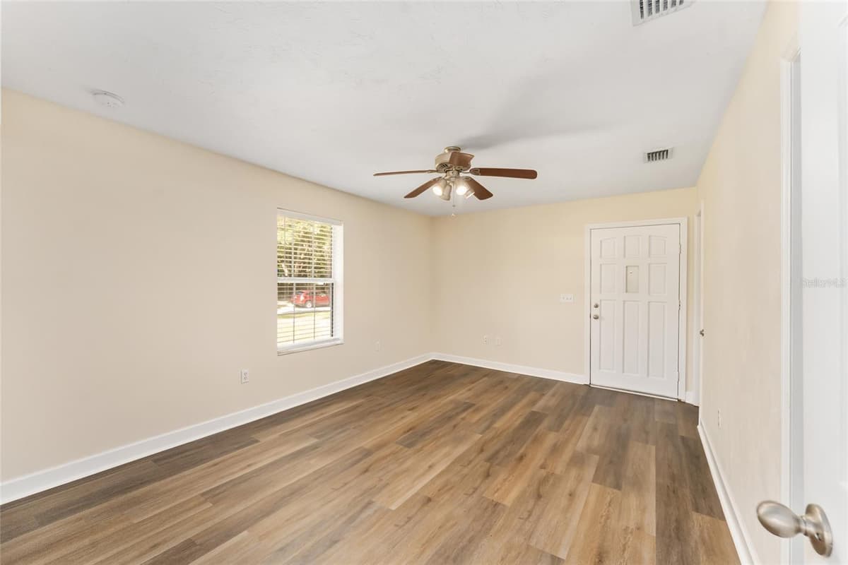 18673 252ND STREET — photo 13 of 40