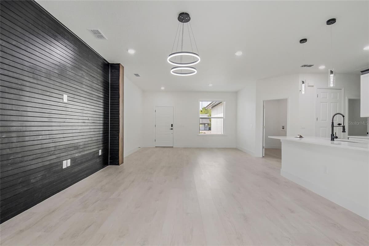 222 FLORIDA AVENUE — photo 15 of 42