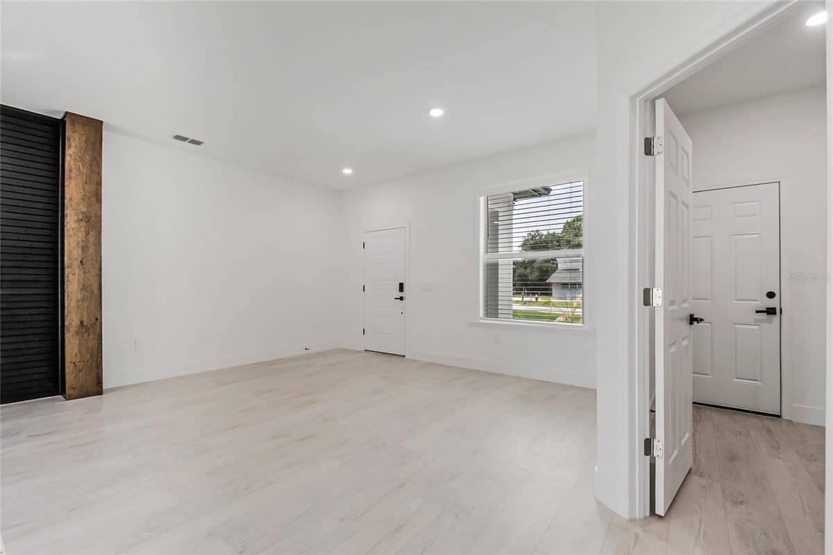 222 FLORIDA AVENUE — photo 9 of 42