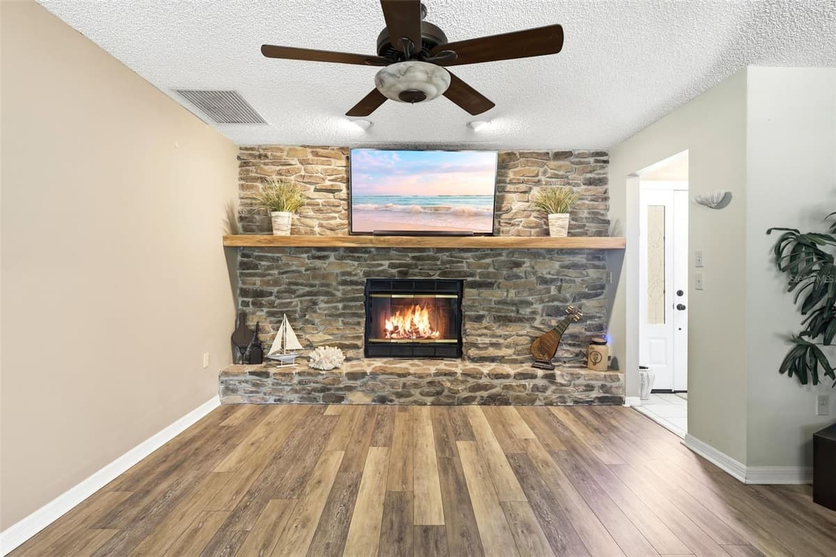 26638 COVE DRIVE — photo 14 of 46