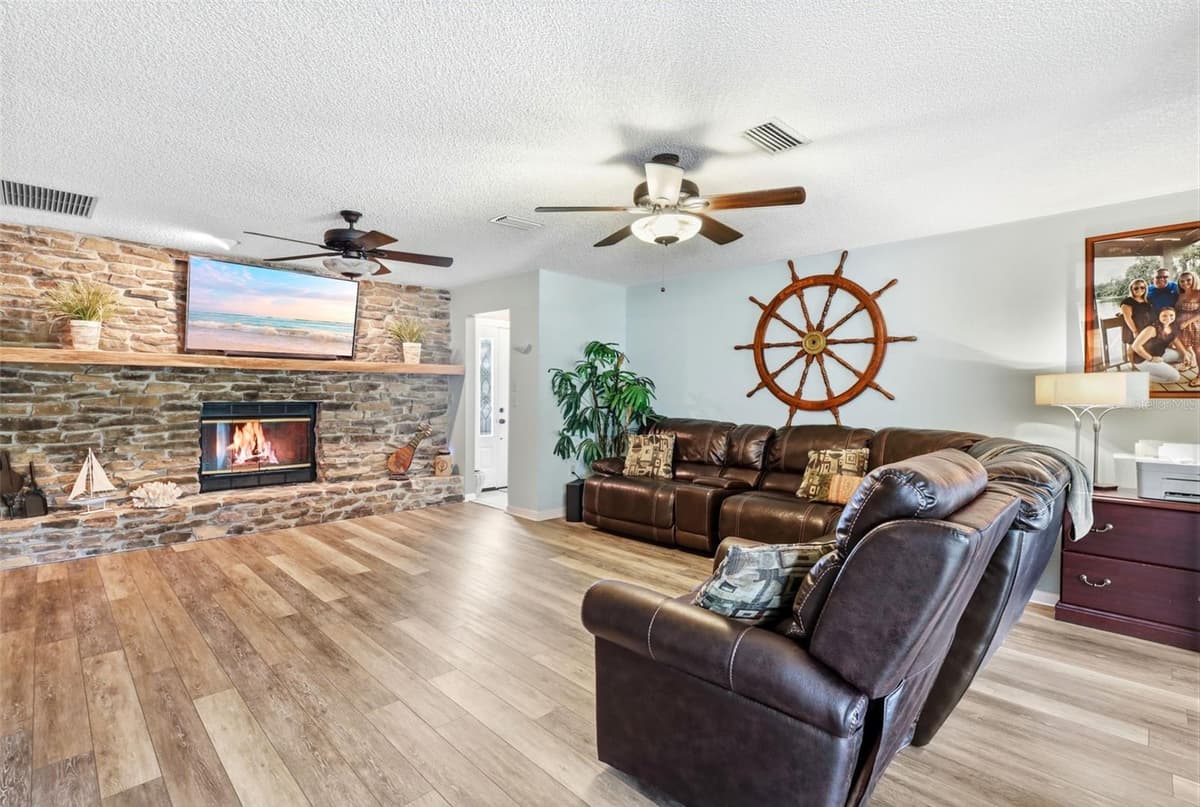 26638 COVE DRIVE — photo 10 of 46
